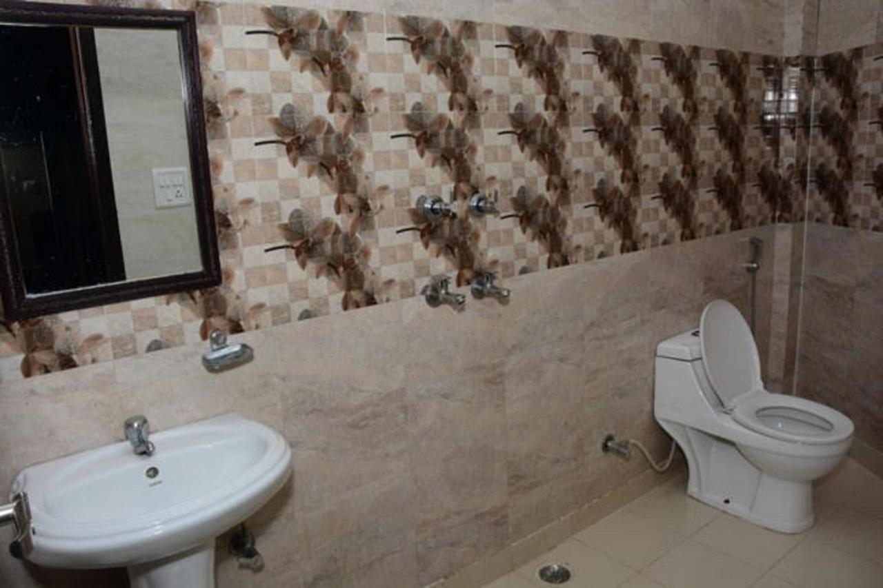Krazy Hotel Haldwāni Kültér fotó