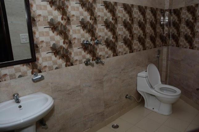 Krazy Hotel Haldwāni Kültér fotó