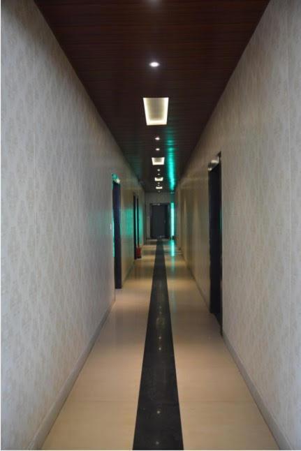 Krazy Hotel Haldwāni Kültér fotó