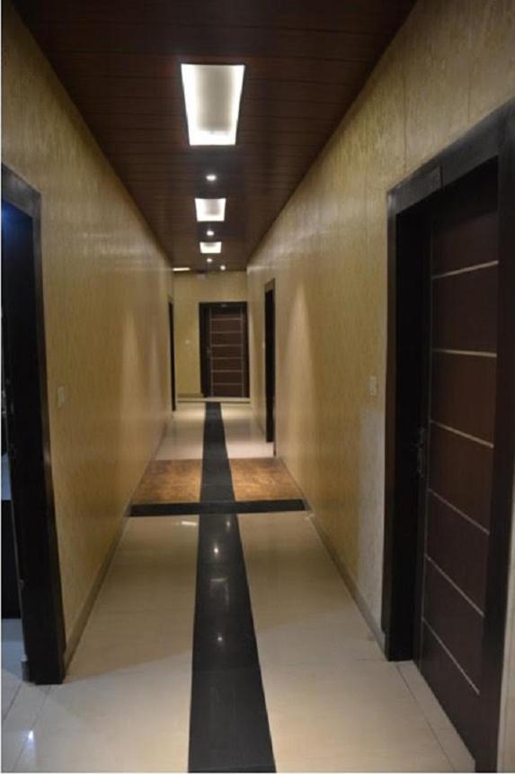 Krazy Hotel Haldwāni Kültér fotó