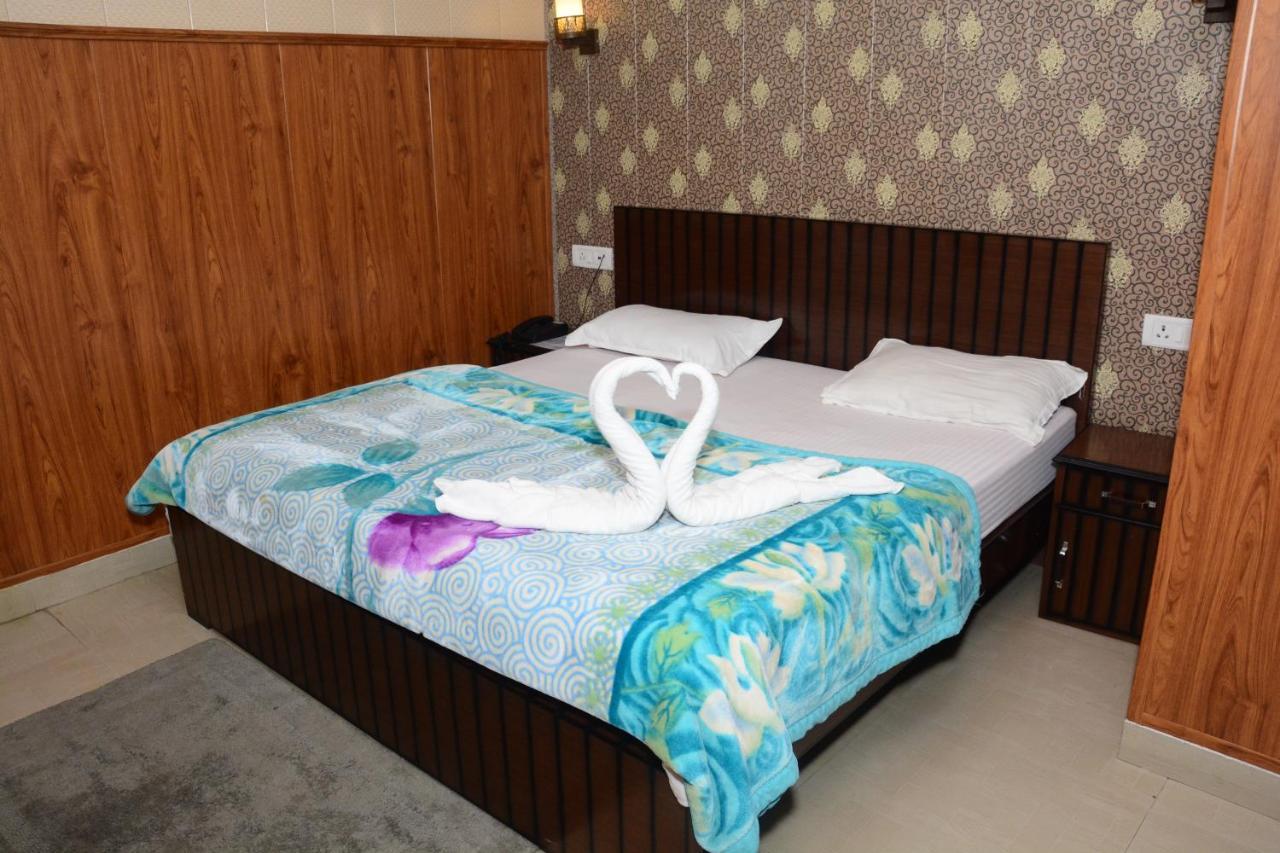 Krazy Hotel Haldwāni Kültér fotó