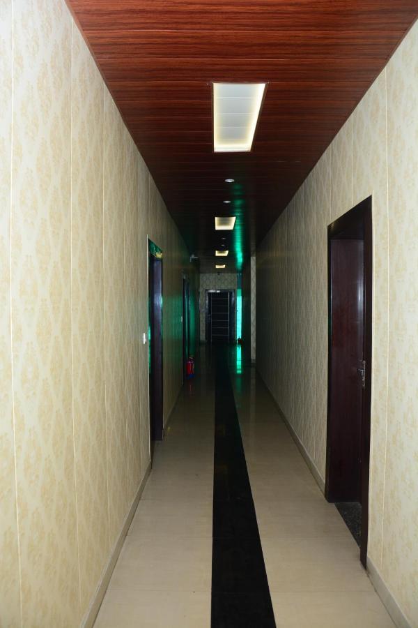 Krazy Hotel Haldwāni Kültér fotó