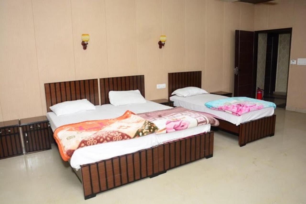 Krazy Hotel Haldwāni Kültér fotó
