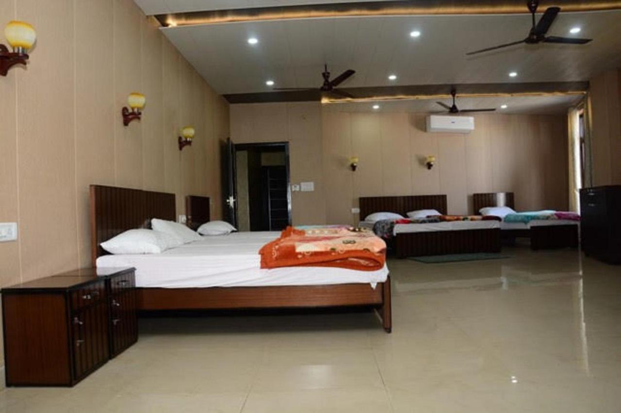 Krazy Hotel Haldwāni Kültér fotó